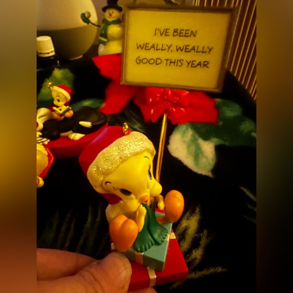 “Sylvester and Tweetie” Hallmark Keepsake Ornament Collection (5) - like new - Picture 4 of 6